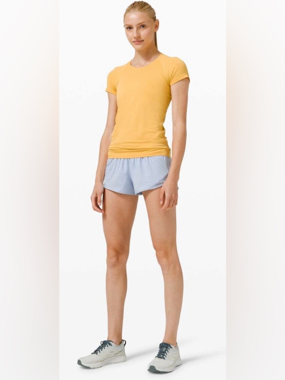 Lululemon Hottie Hot Short 2.5” lined Size 8 Blue Linen